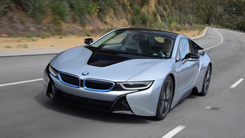 БМВ i8 2021