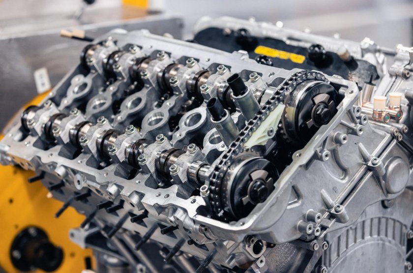 W12 двигатель