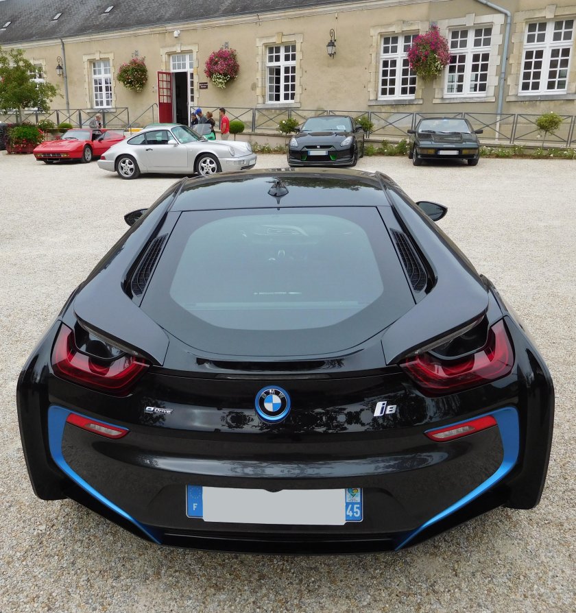 BMW i8 багажник