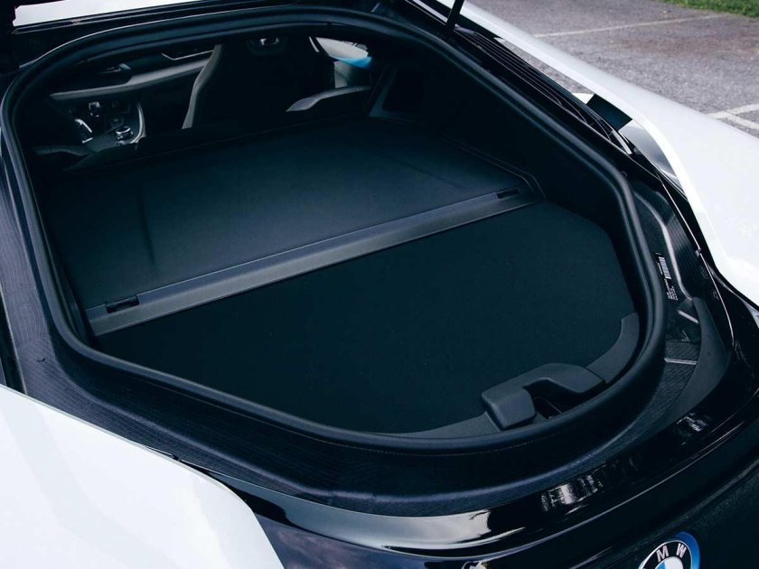 BMW i8 багажник