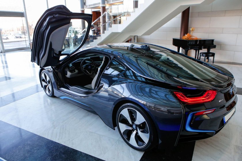 БМВ электрокар i8