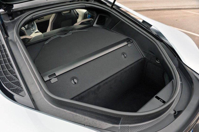 BMW i8 багажник