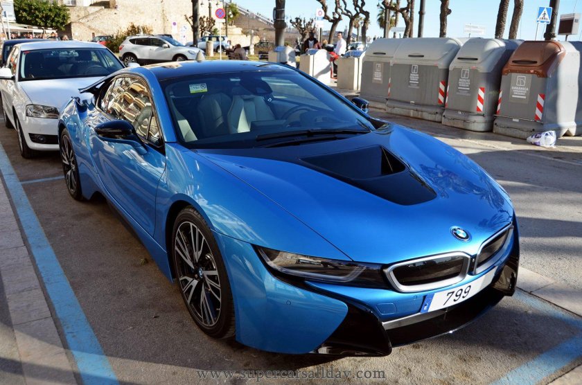 Bmw i8 синяя