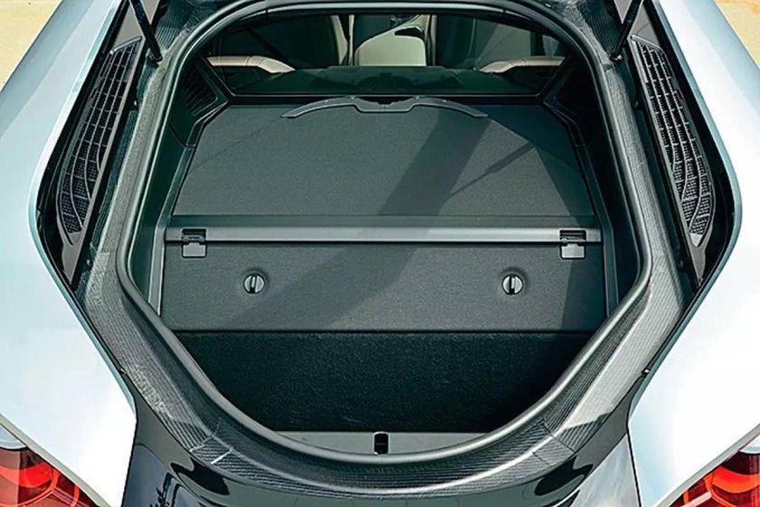 BMW i8 багажник