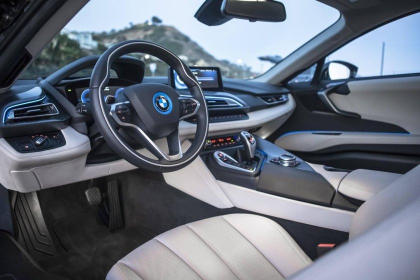 BMW i8 2016 салон