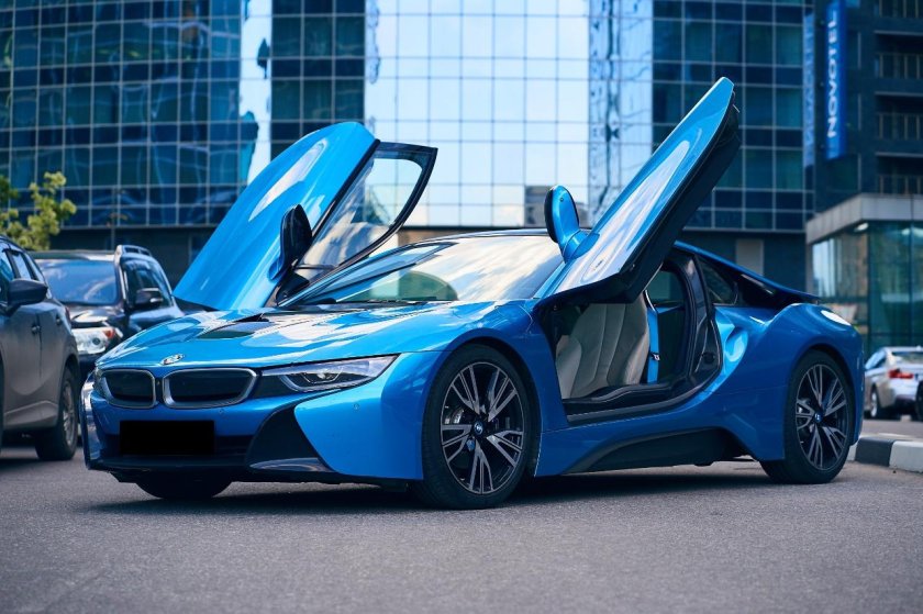 БМВ i8