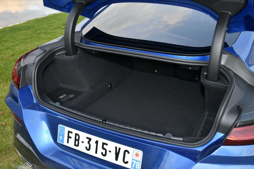 BMW i8 багажник