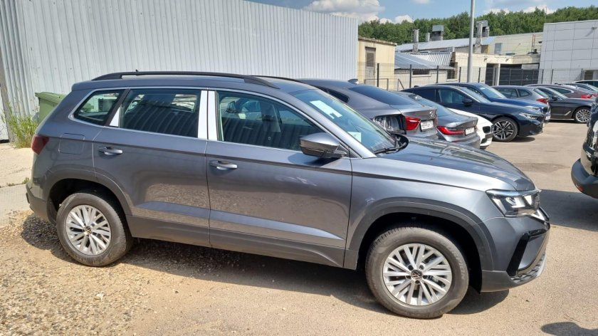 Volkswagen Taos серый