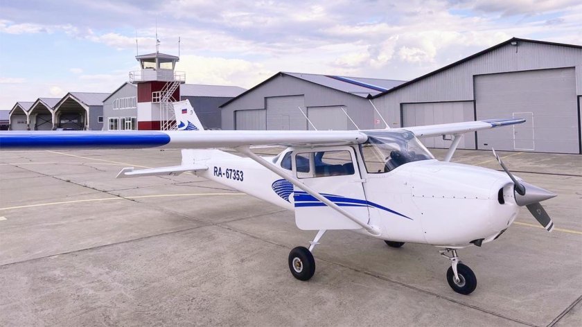 Самолет cessna 172