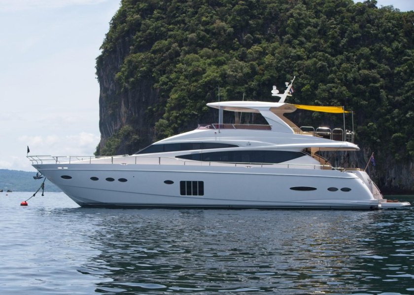 Яхта princess 64