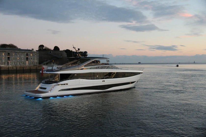 Sunseeker 95 yacht
