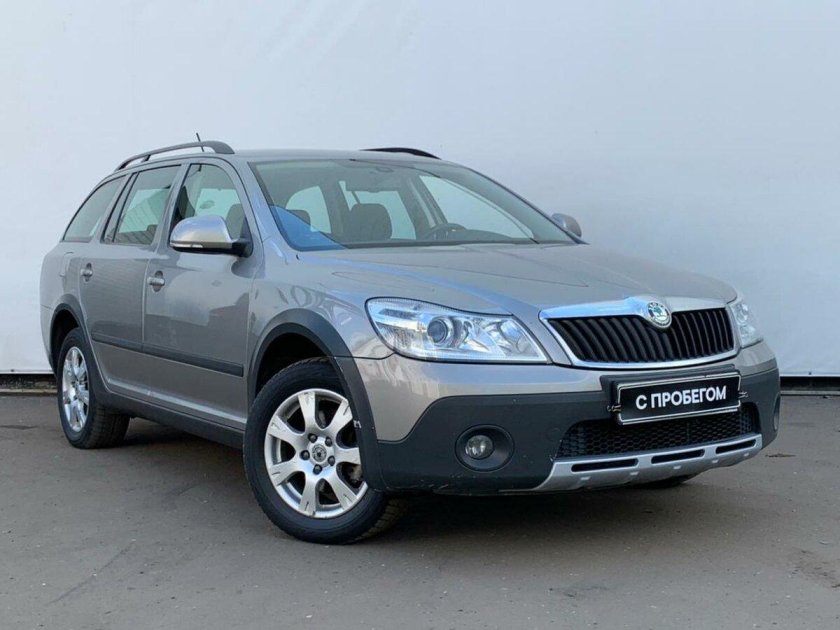 Шкода октавия серебристая универсал