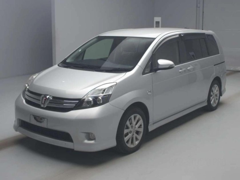 Toyota isis platana