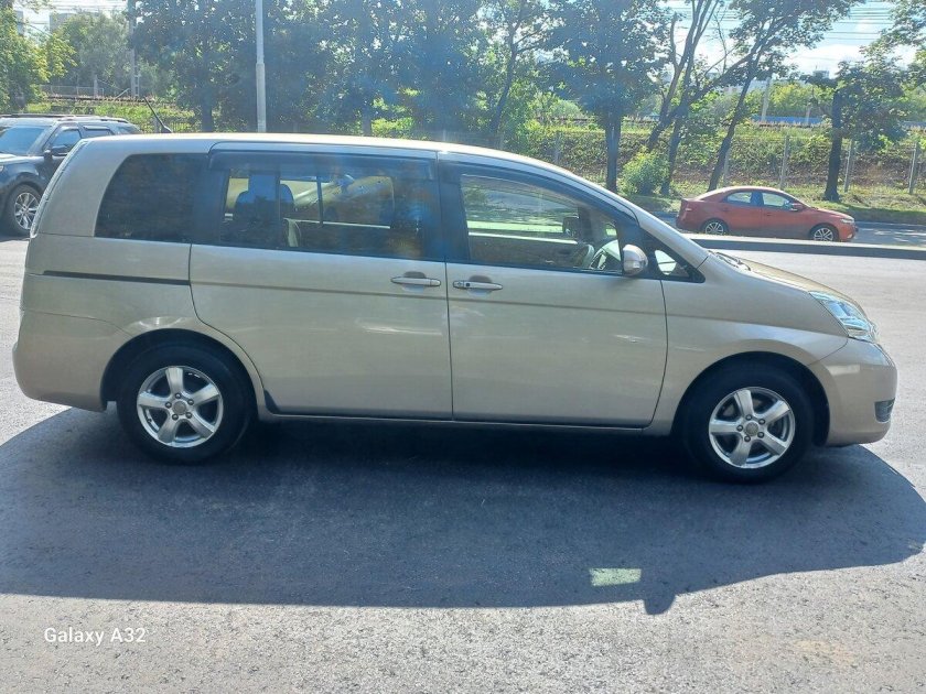 Тойота исис 2005 1.8