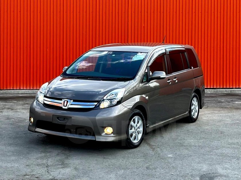 Тойота исис 2013