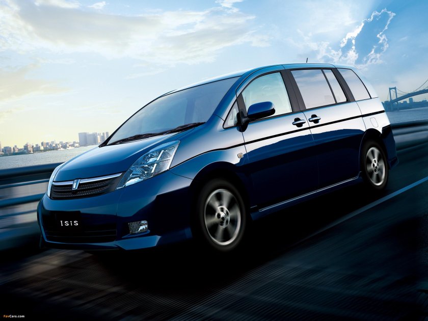 Тойота Исис 2004