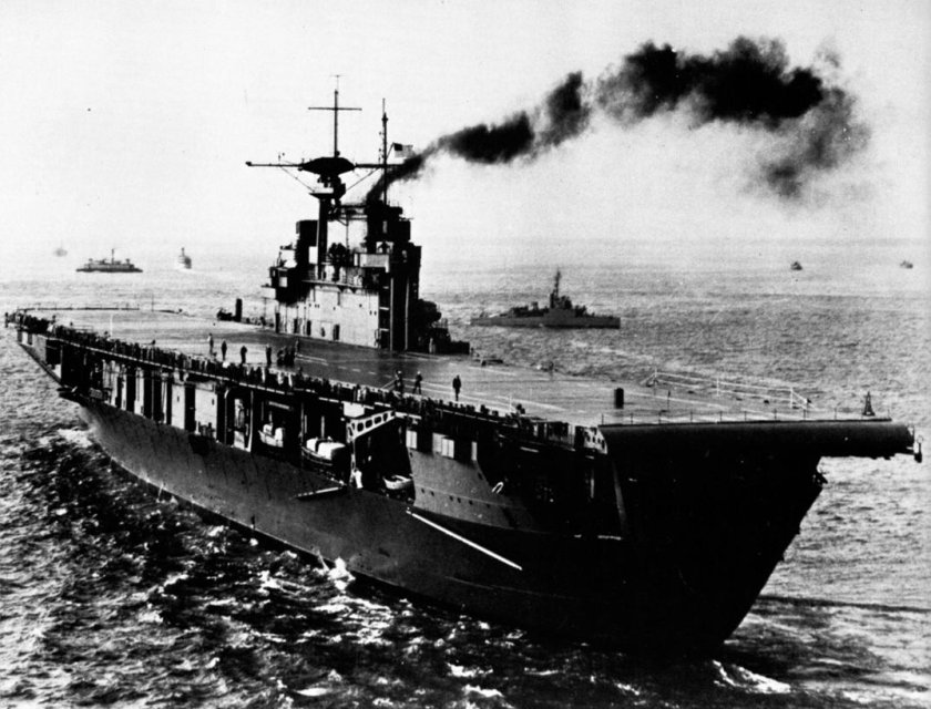 Авианосец USS Hornet