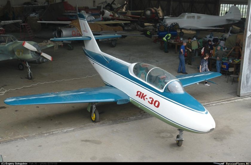 Як-30 самолет