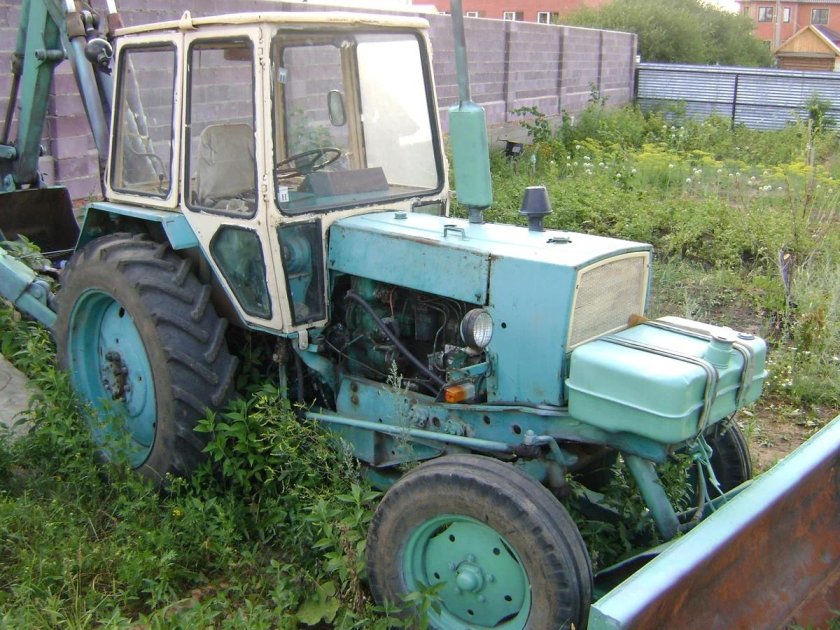 Трактор ЮМЗ 2621