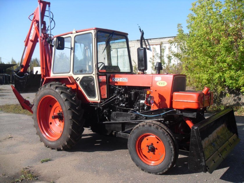 Трактор ЮМЗ 2621