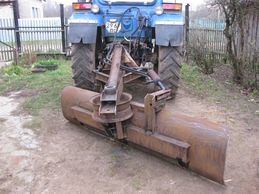 МТЗ 80 С ковшом и отвалом