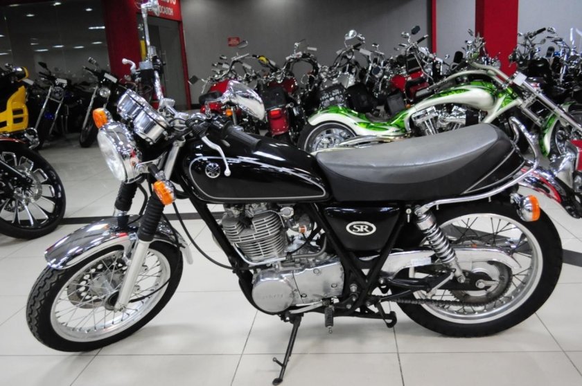 Ямаха sr 400