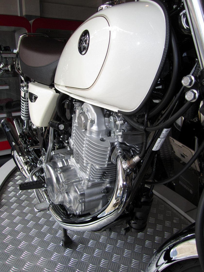 Двигатель Yamaha SR 400 2004