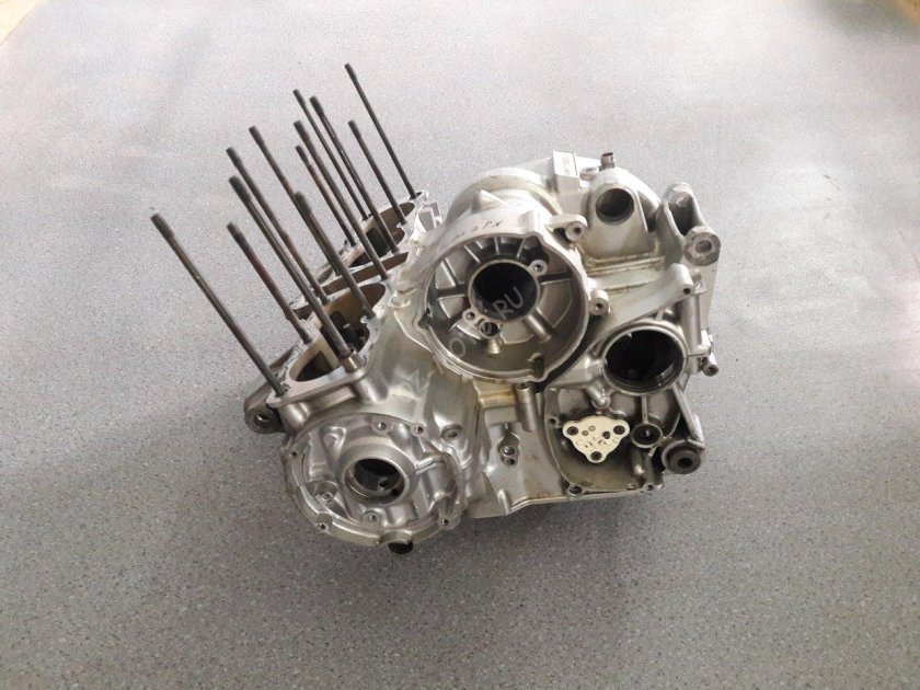 Картер двигателя Ямаха XJR 1200