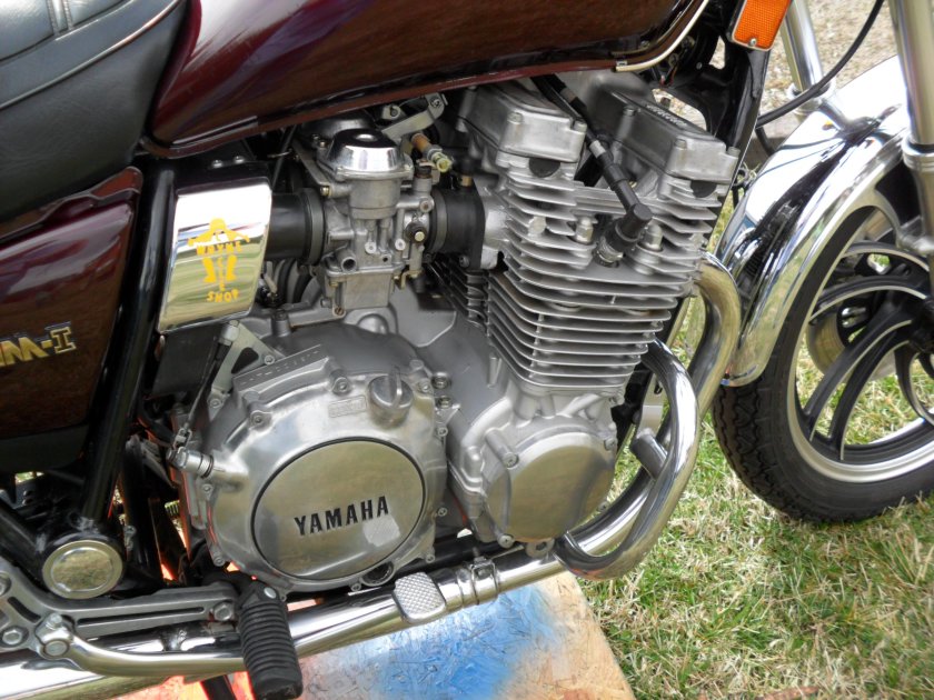 Yamaha XS 400 двигатель