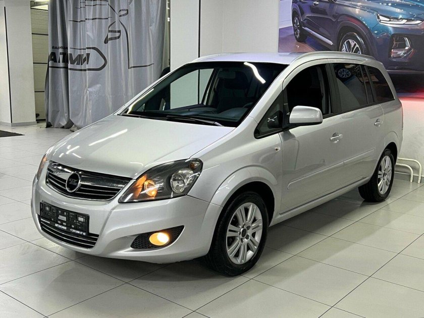 Ниссан Тиида 2013 хэтчбек