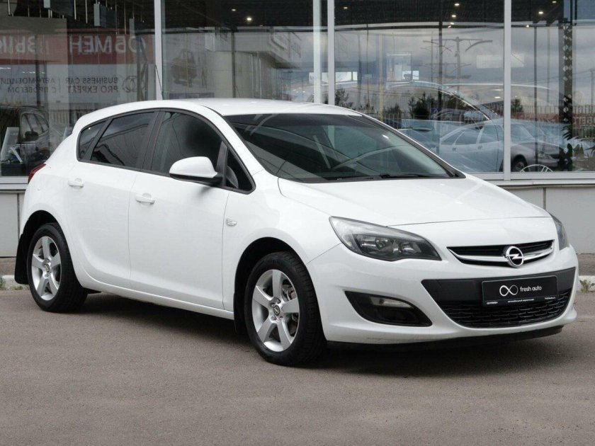 Опель Астра 2013г