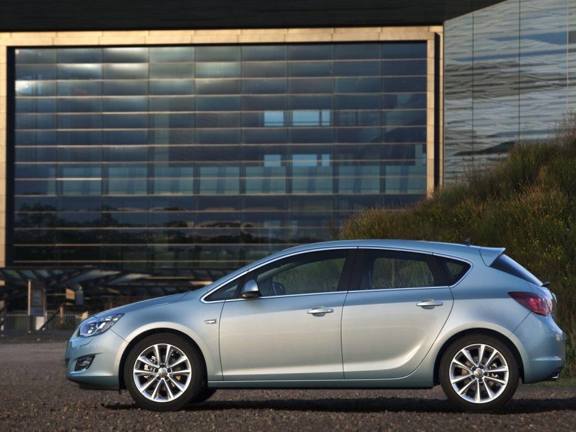 Опель Астра j 2012 хэтчбек