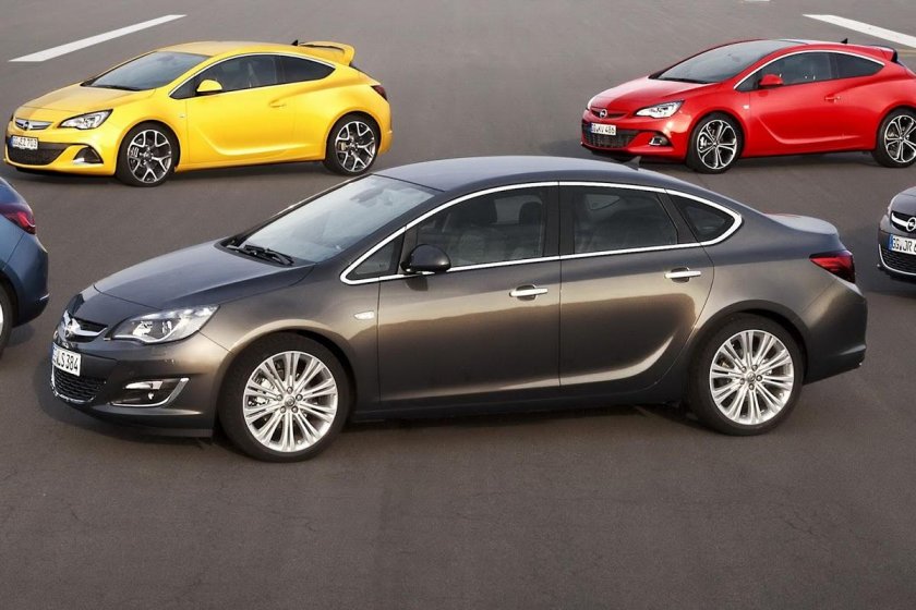 Опель Астра седан 2013