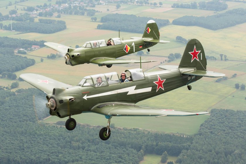 Самолет як 18а