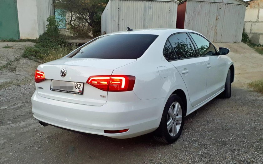 Фольксваген Джетта белая