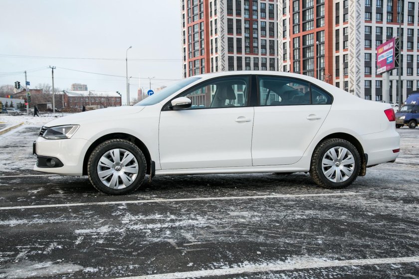 Фольксваген Джетта белая