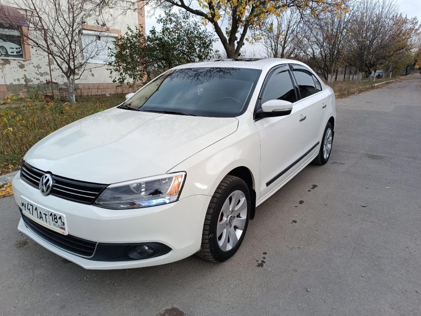 Фольксваген Джетта белая