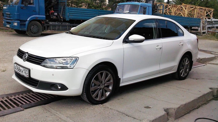 Volkswagen Jetta белая