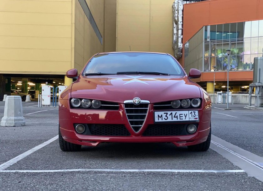 Alfa Romeo 159 красная