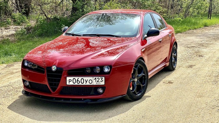 Альфа Ромео красная