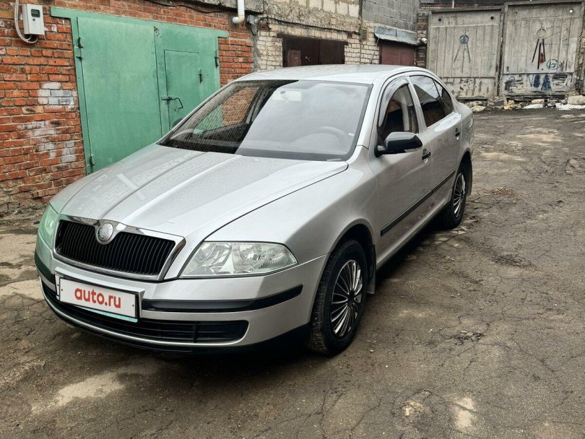 Шкода октавия 2007г серебристая