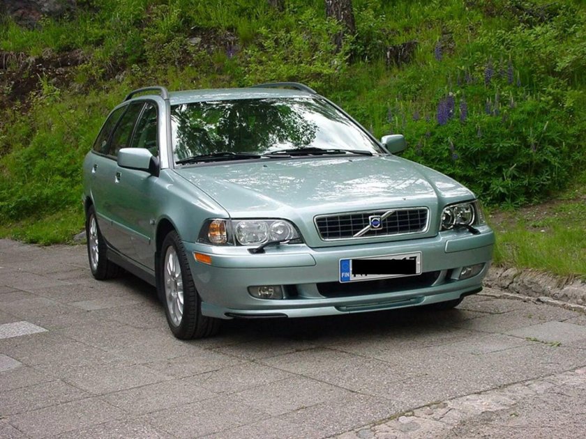 Volvo v40 2004