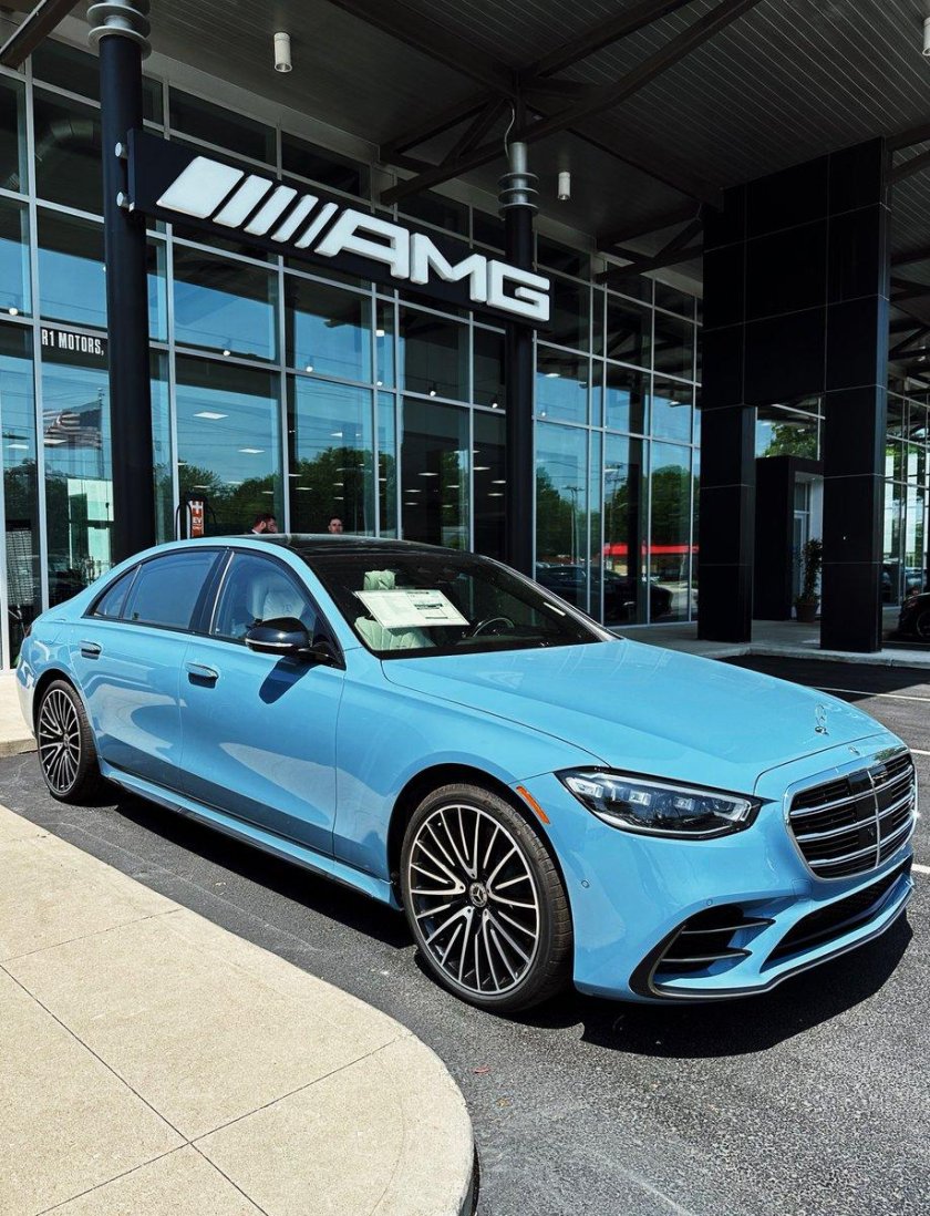 Светло голубой Мерседес