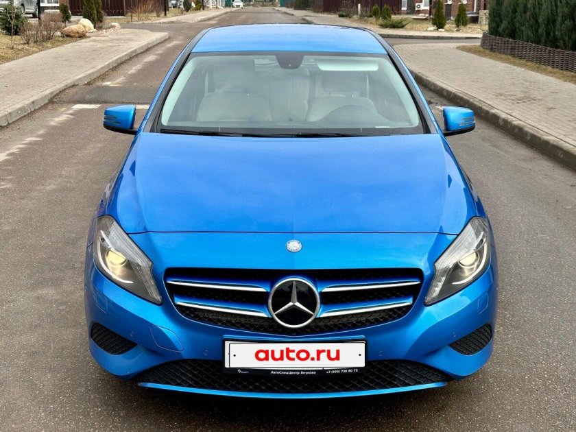 Синий мерседес
