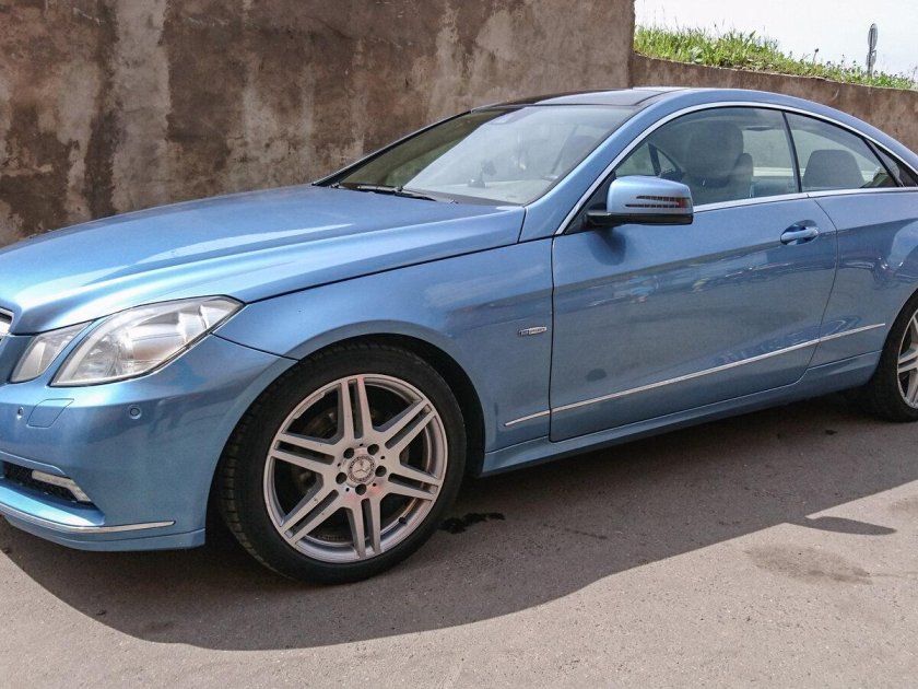 Mercedes Benz w212 Blue