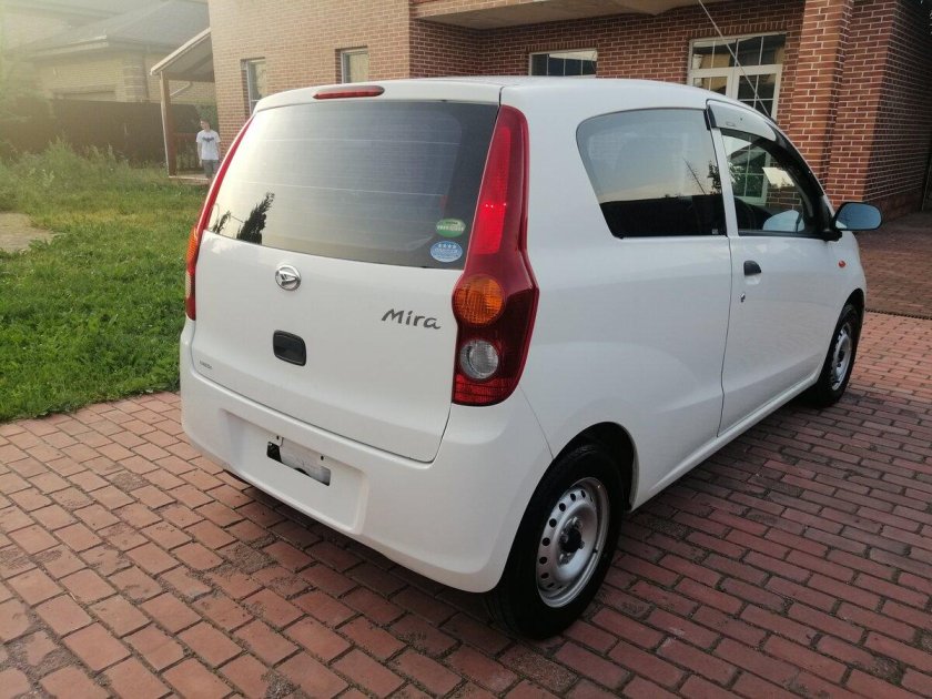 Daihatsu Mira 7