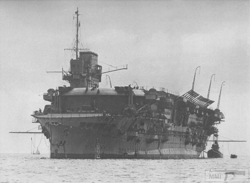 HMS courageous авианосец