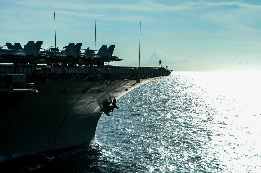 Мистраль авианосец