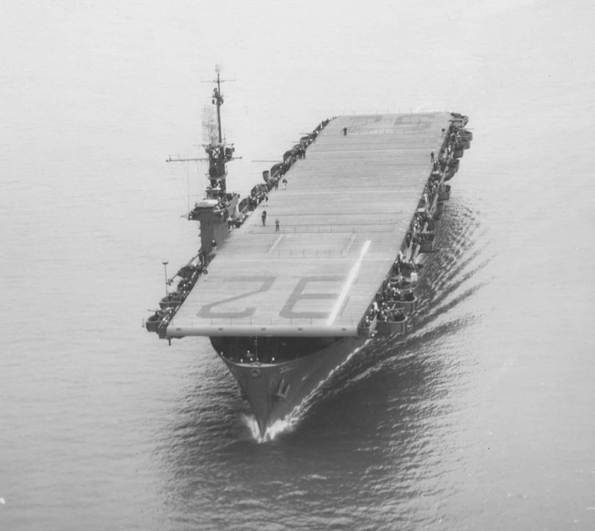 Лиском Бэй авианосец