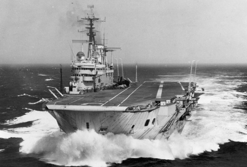 Авианосец HMS Eagle